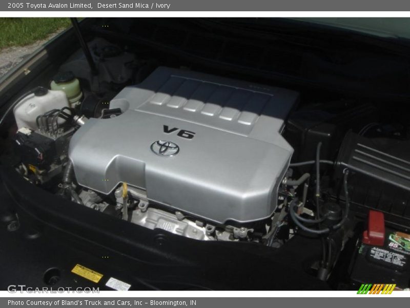 Desert Sand Mica / Ivory 2005 Toyota Avalon Limited