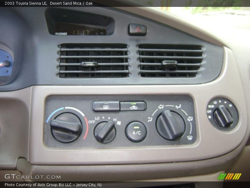 Desert Sand Mica / Oak 2003 Toyota Sienna LE