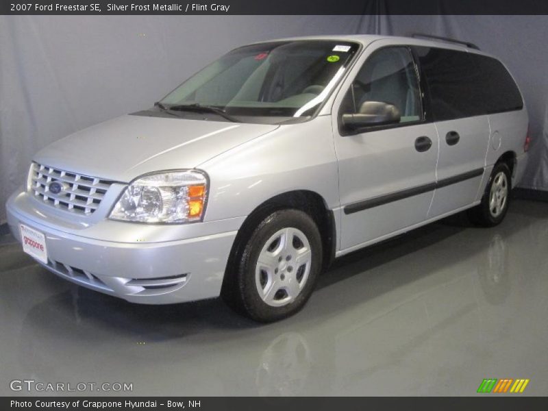 Silver Frost Metallic / Flint Gray 2007 Ford Freestar SE