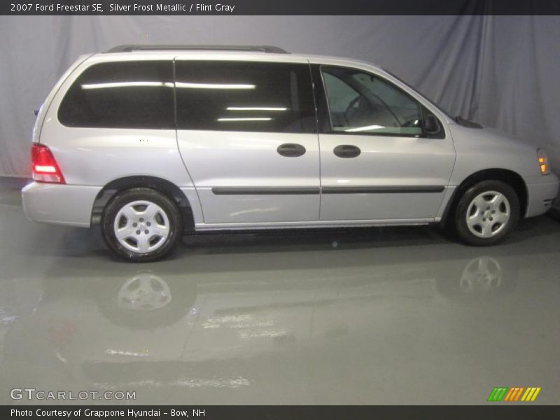 Silver Frost Metallic / Flint Gray 2007 Ford Freestar SE