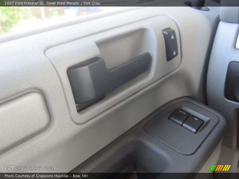 Silver Frost Metallic / Flint Gray 2007 Ford Freestar SE
