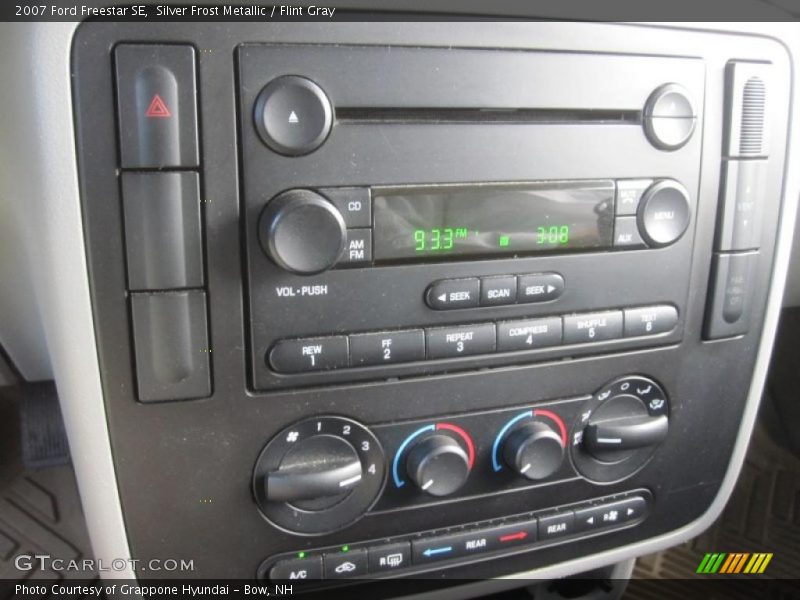 Silver Frost Metallic / Flint Gray 2007 Ford Freestar SE