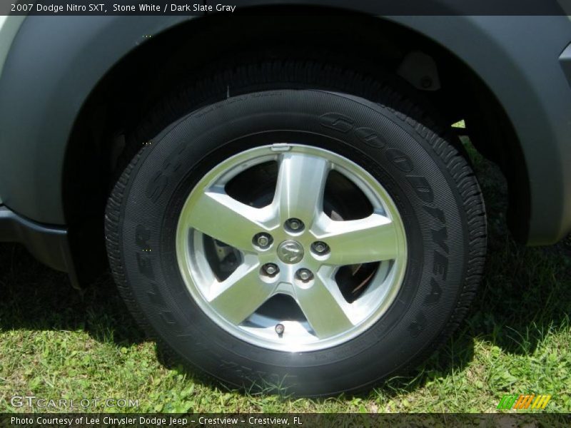 Stone White / Dark Slate Gray 2007 Dodge Nitro SXT