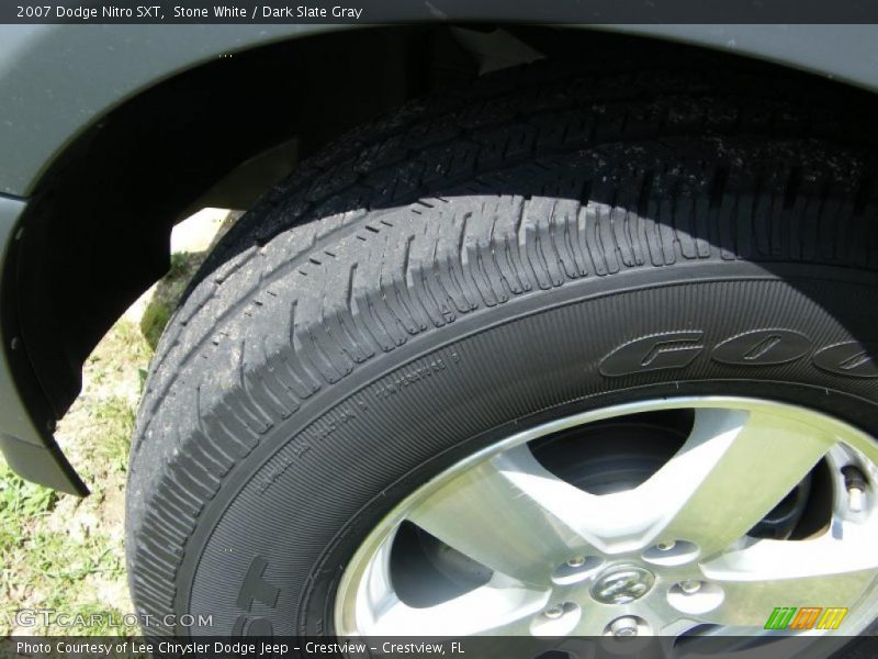 Stone White / Dark Slate Gray 2007 Dodge Nitro SXT