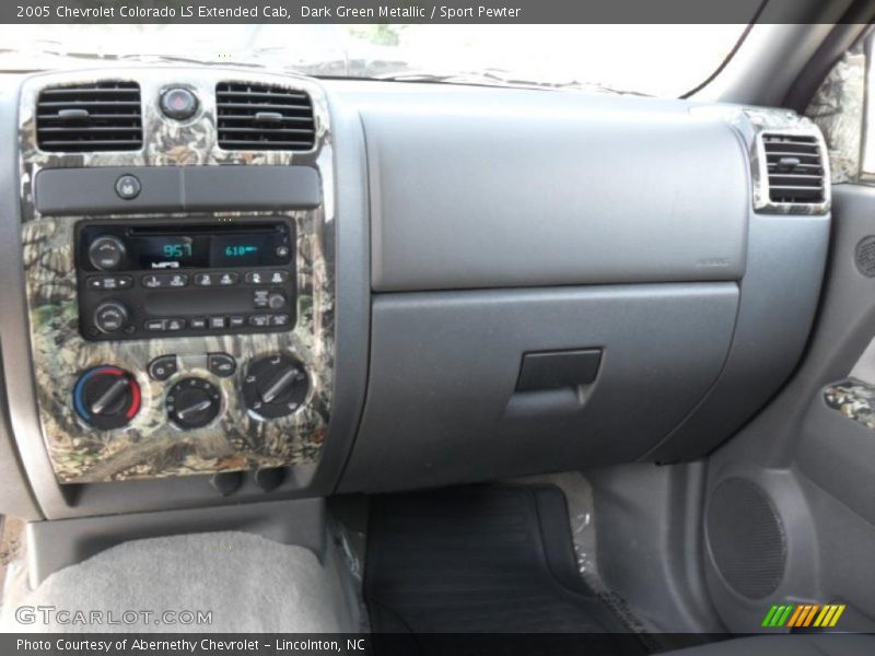 Dark Green Metallic / Sport Pewter 2005 Chevrolet Colorado LS Extended Cab