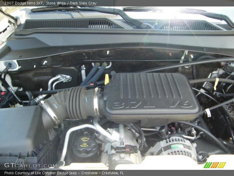 Stone White / Dark Slate Gray 2007 Dodge Nitro SXT