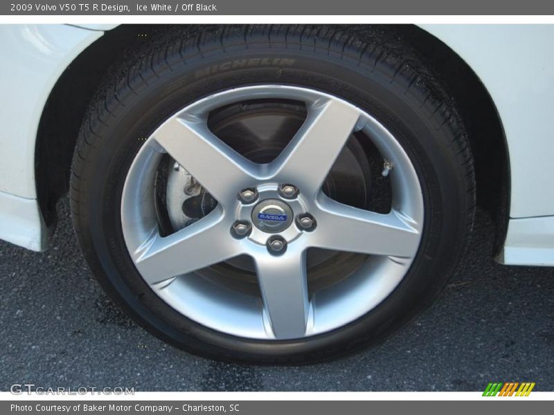 Ice White / Off Black 2009 Volvo V50 T5 R Design