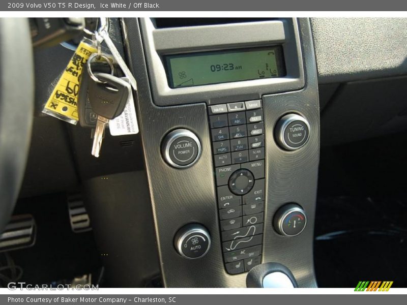 Ice White / Off Black 2009 Volvo V50 T5 R Design