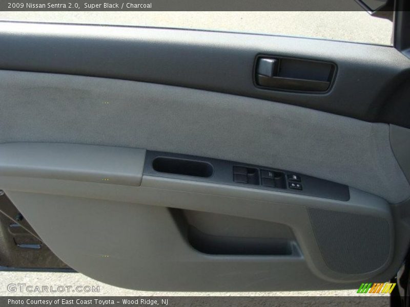Super Black / Charcoal 2009 Nissan Sentra 2.0