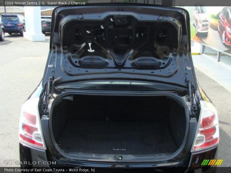 Super Black / Charcoal 2009 Nissan Sentra 2.0