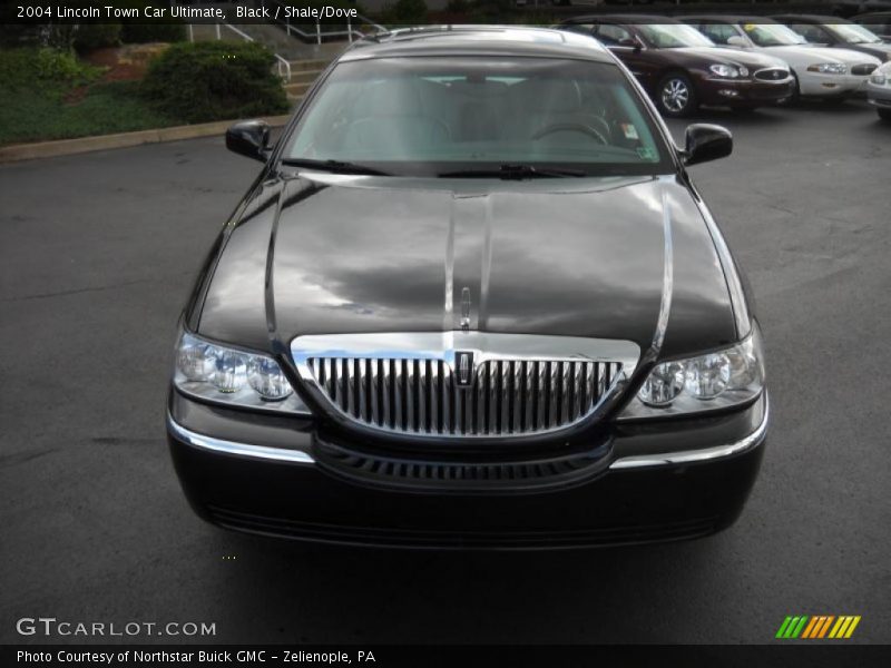 Black / Shale/Dove 2004 Lincoln Town Car Ultimate