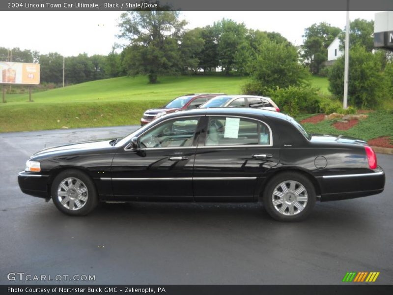 Black / Shale/Dove 2004 Lincoln Town Car Ultimate