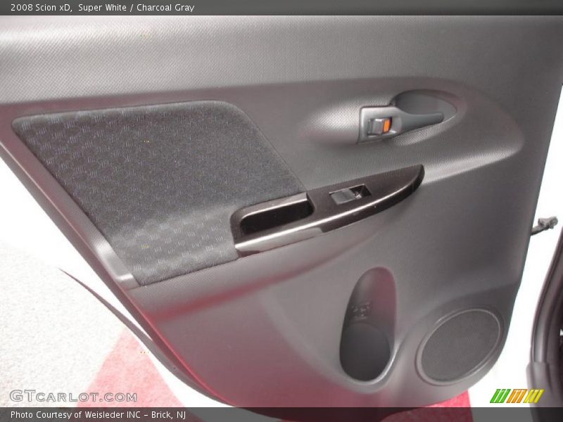 Super White / Charcoal Gray 2008 Scion xD