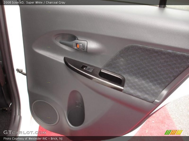 Super White / Charcoal Gray 2008 Scion xD