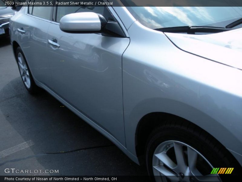 Radiant Silver Metallic / Charcoal 2009 Nissan Maxima 3.5 S