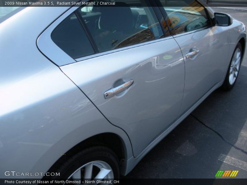 Radiant Silver Metallic / Charcoal 2009 Nissan Maxima 3.5 S