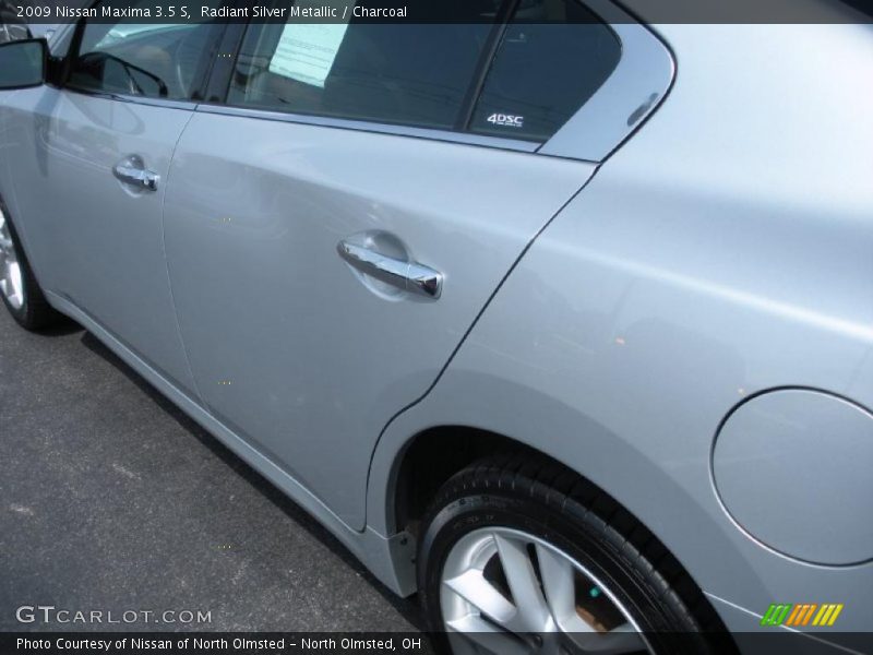 Radiant Silver Metallic / Charcoal 2009 Nissan Maxima 3.5 S