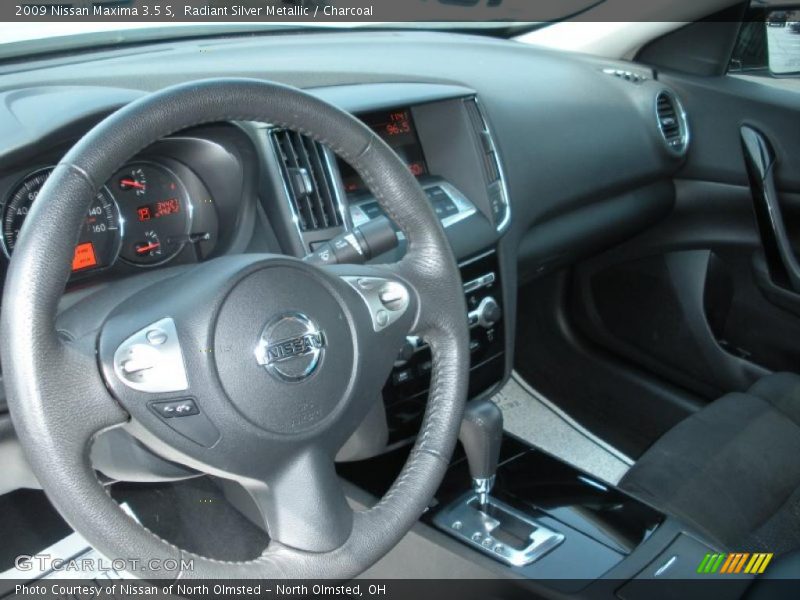 Radiant Silver Metallic / Charcoal 2009 Nissan Maxima 3.5 S