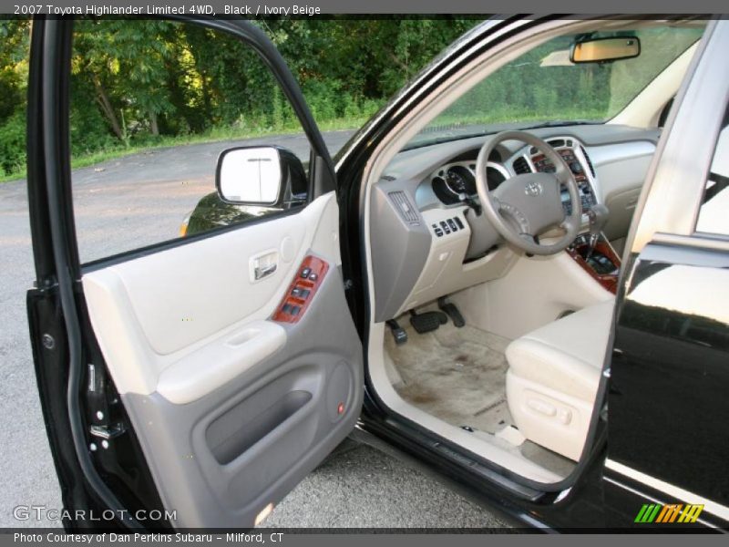 Black / Ivory Beige 2007 Toyota Highlander Limited 4WD