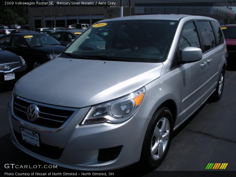 Mercury Sliver Metallic / Aero Grey 2009 Volkswagen Routan SE