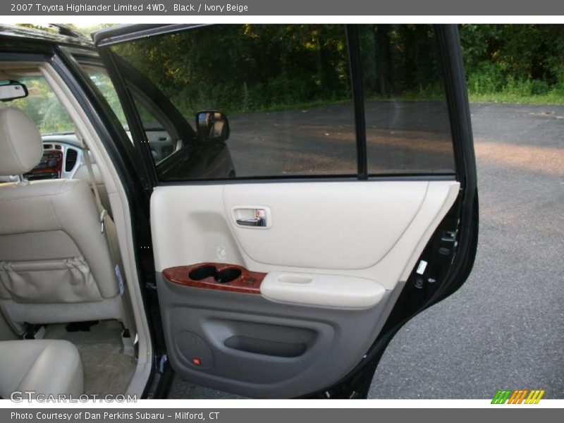 Black / Ivory Beige 2007 Toyota Highlander Limited 4WD