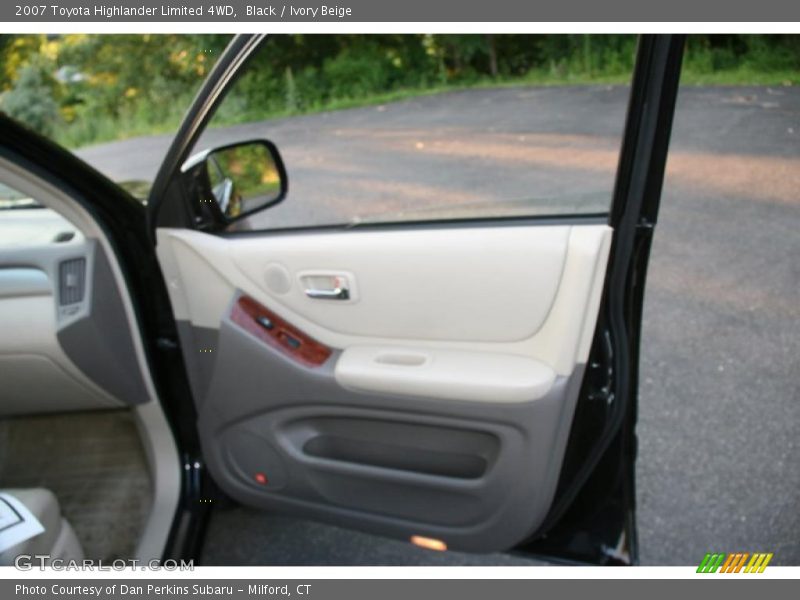 Black / Ivory Beige 2007 Toyota Highlander Limited 4WD