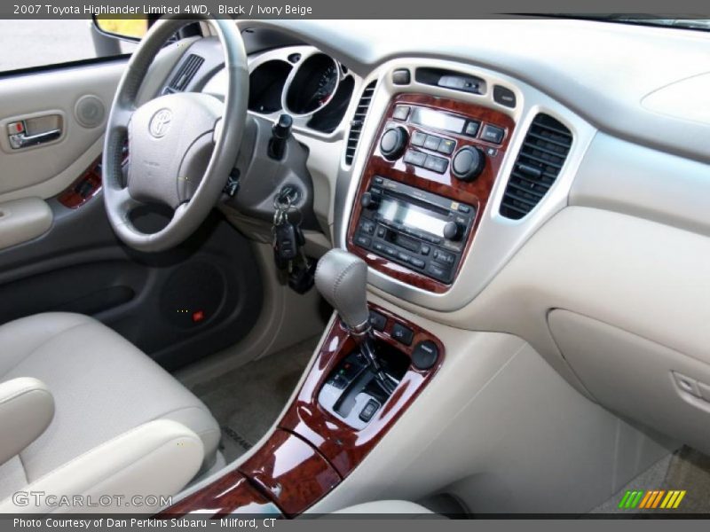 Black / Ivory Beige 2007 Toyota Highlander Limited 4WD