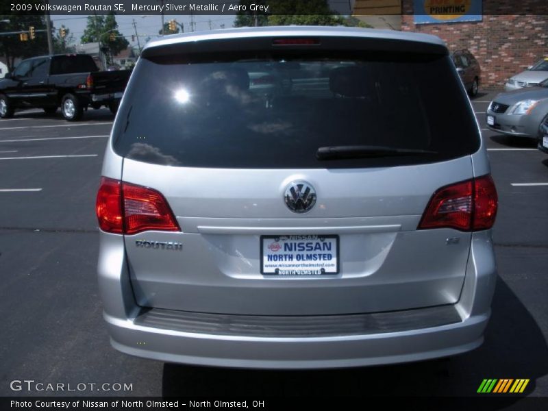 Mercury Sliver Metallic / Aero Grey 2009 Volkswagen Routan SE