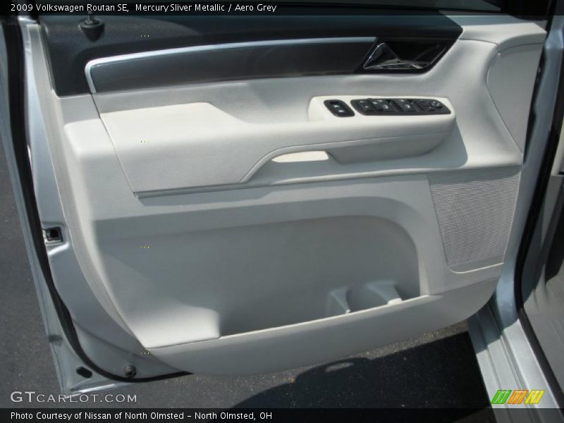 Mercury Sliver Metallic / Aero Grey 2009 Volkswagen Routan SE