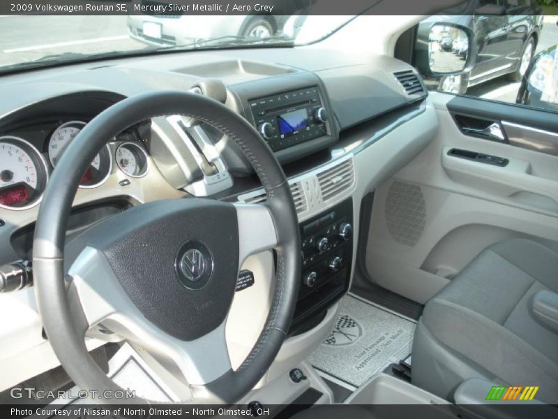 Mercury Sliver Metallic / Aero Grey 2009 Volkswagen Routan SE