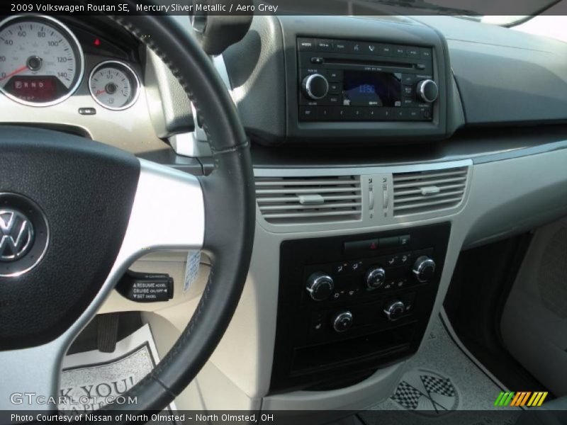 Mercury Sliver Metallic / Aero Grey 2009 Volkswagen Routan SE