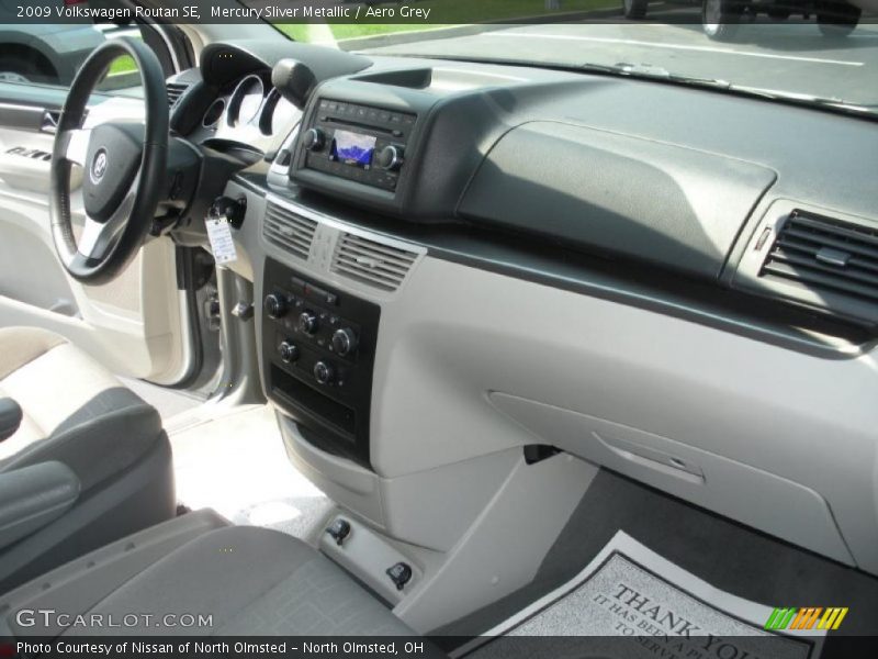Mercury Sliver Metallic / Aero Grey 2009 Volkswagen Routan SE