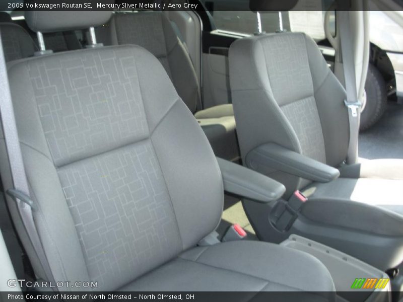 Mercury Sliver Metallic / Aero Grey 2009 Volkswagen Routan SE
