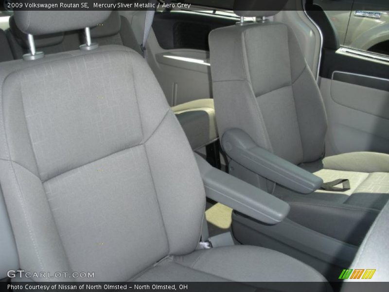 Mercury Sliver Metallic / Aero Grey 2009 Volkswagen Routan SE