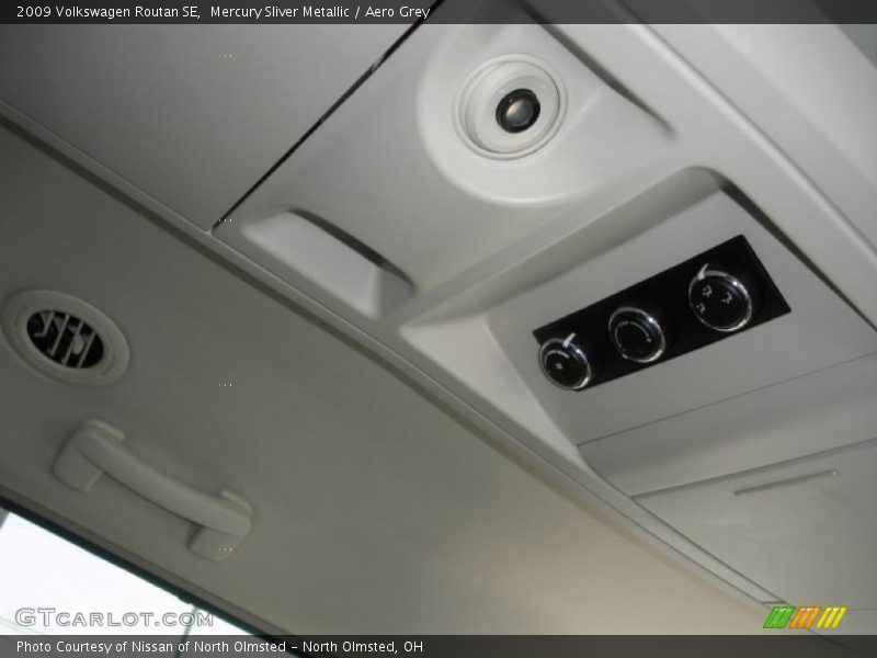 Mercury Sliver Metallic / Aero Grey 2009 Volkswagen Routan SE
