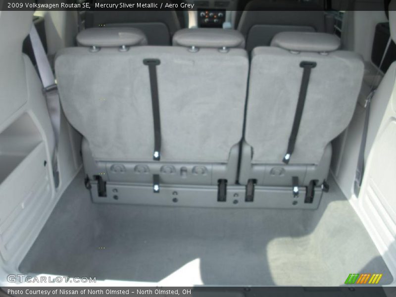Mercury Sliver Metallic / Aero Grey 2009 Volkswagen Routan SE