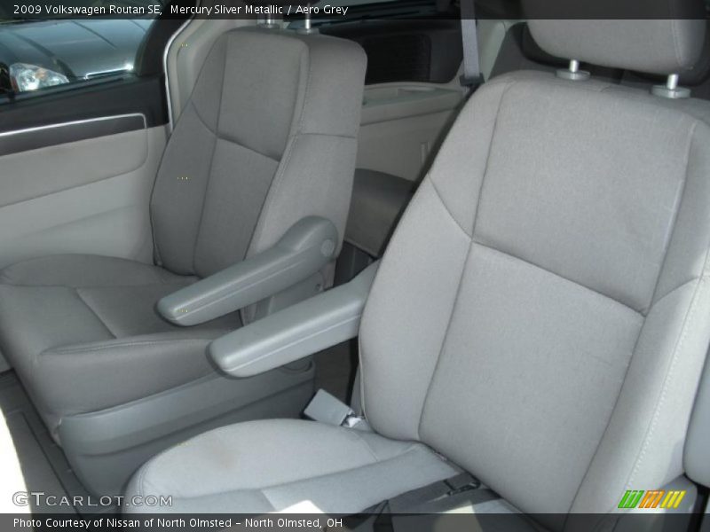 Mercury Sliver Metallic / Aero Grey 2009 Volkswagen Routan SE