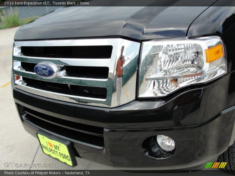 Tuxedo Black / Stone 2010 Ford Expedition XLT