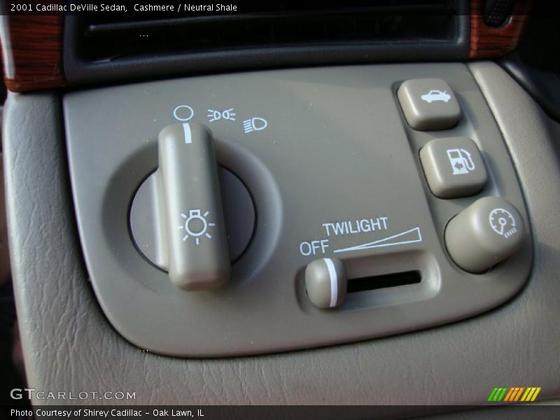 Cashmere / Neutral Shale 2001 Cadillac DeVille Sedan
