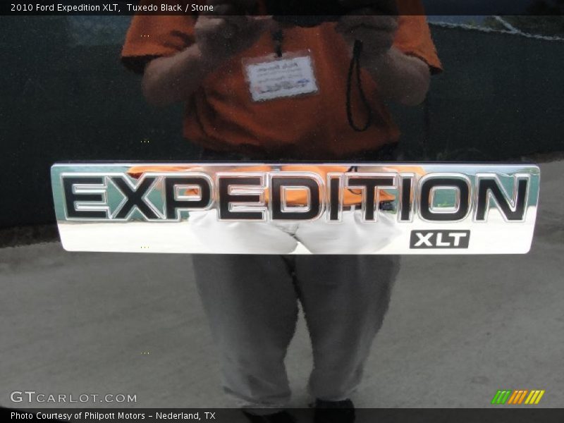 Tuxedo Black / Stone 2010 Ford Expedition XLT