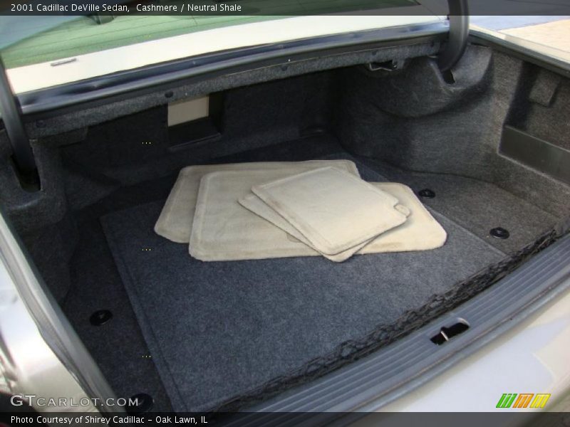 Cashmere / Neutral Shale 2001 Cadillac DeVille Sedan
