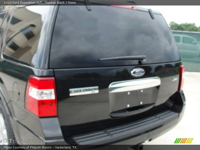 Tuxedo Black / Stone 2010 Ford Expedition XLT