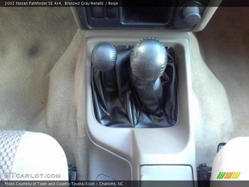 Bronzed Gray Metallic / Beige 2002 Nissan Pathfinder SE 4x4