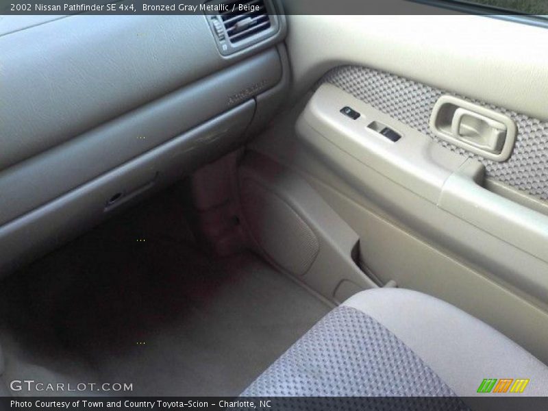 Bronzed Gray Metallic / Beige 2002 Nissan Pathfinder SE 4x4