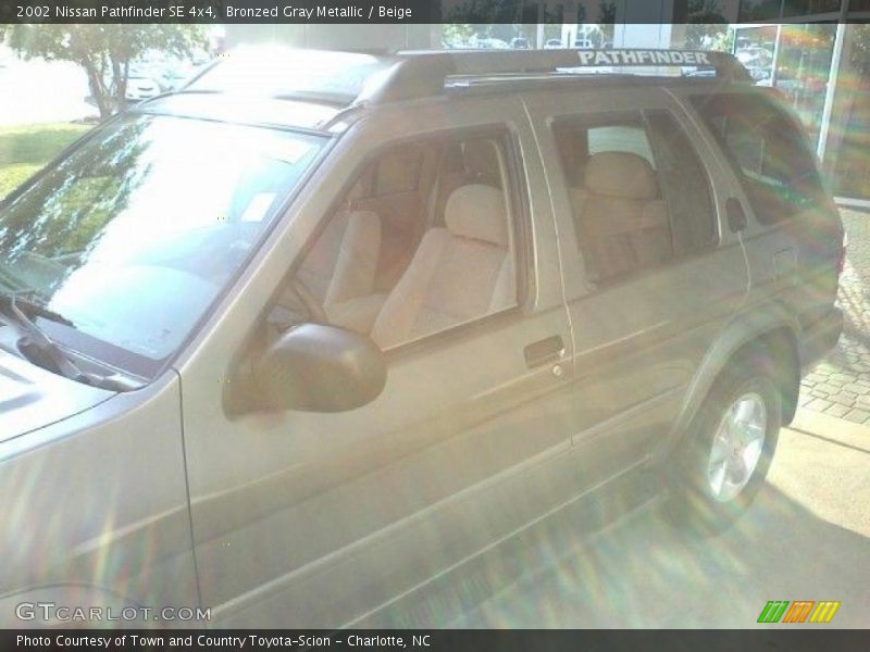 Bronzed Gray Metallic / Beige 2002 Nissan Pathfinder SE 4x4