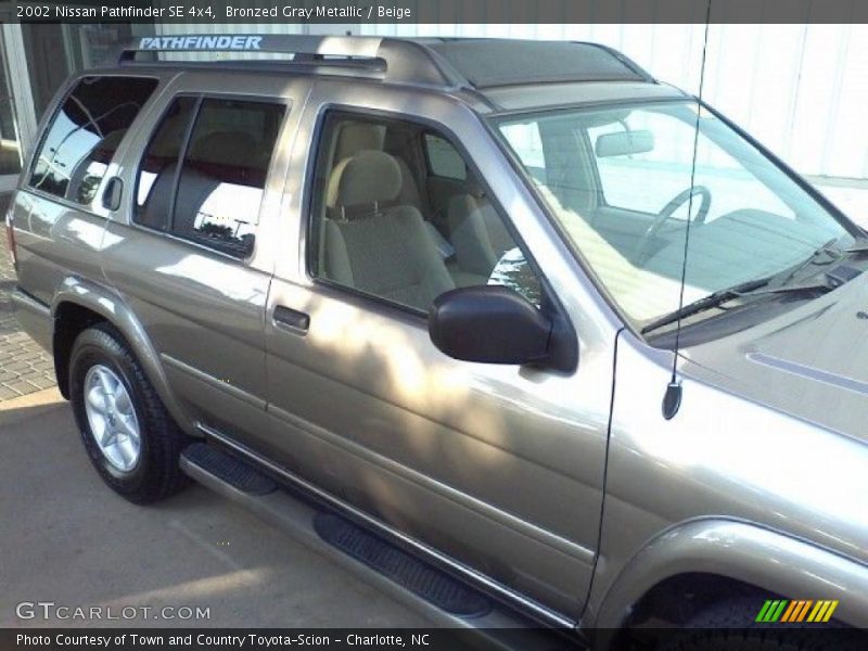 Bronzed Gray Metallic / Beige 2002 Nissan Pathfinder SE 4x4