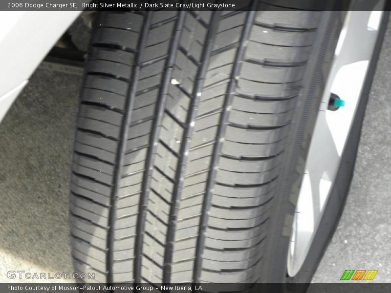 Bright Silver Metallic / Dark Slate Gray/Light Graystone 2006 Dodge Charger SE