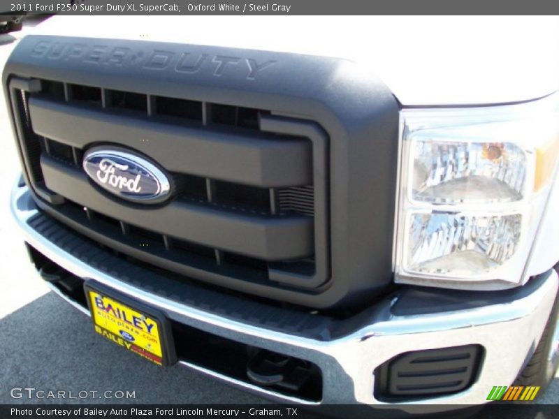 Oxford White / Steel Gray 2011 Ford F250 Super Duty XL SuperCab