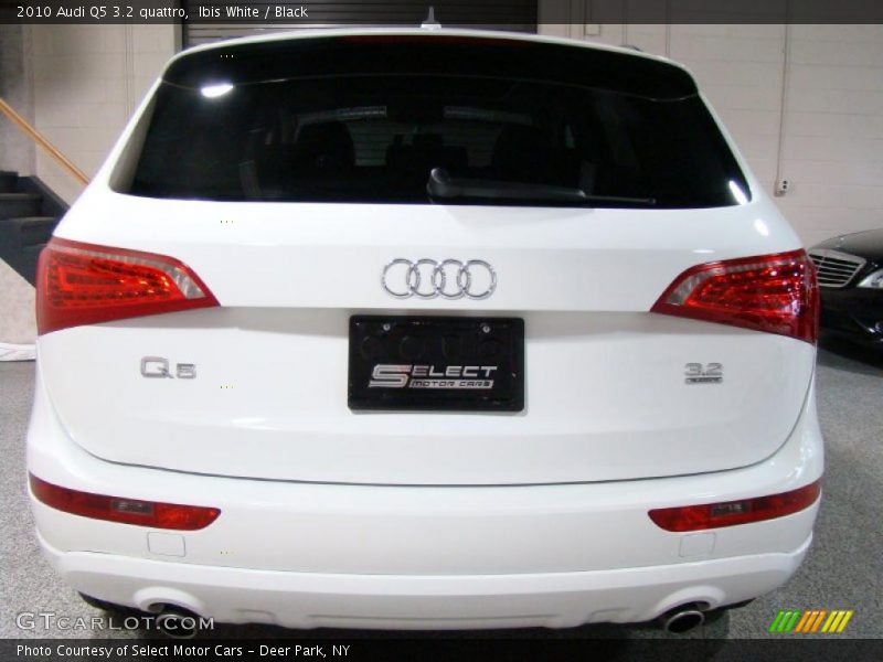 Ibis White / Black 2010 Audi Q5 3.2 quattro
