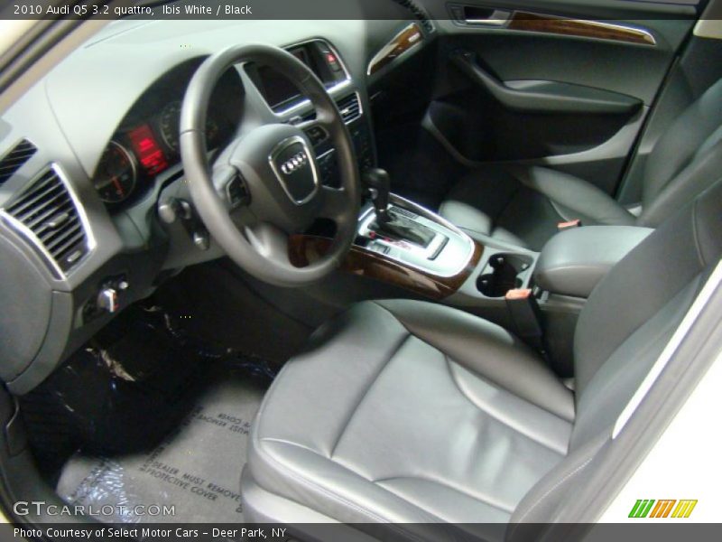 Ibis White / Black 2010 Audi Q5 3.2 quattro
